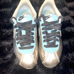 COPY - Nike Cortez Big Girls Size 5!! Silver, Sky Blue & Black!! Very Cute & Un…